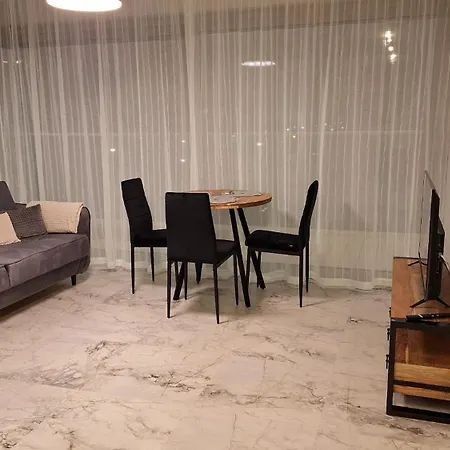 M&m Solaris 401 Apartment
