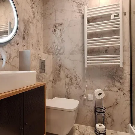 M&m Solaris 401 Apartment